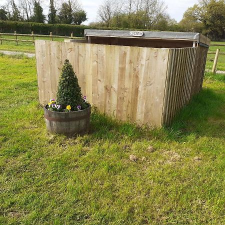 Glamping In Wiltshire The Green Knoll Is A Charm Chippenham  Eksteriør bilde