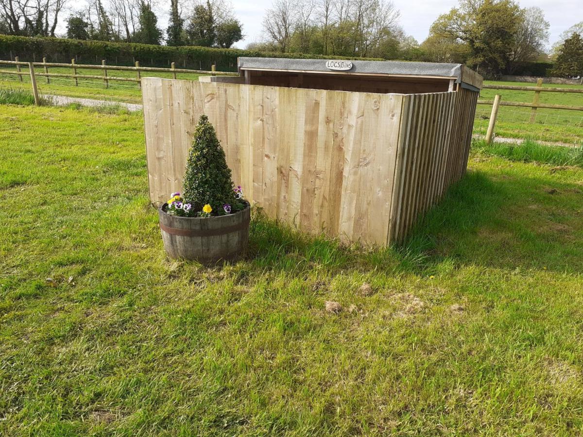 Glamping In Wiltshire The Green Knoll Is A Charm Chippenham  Eksteriør bilde