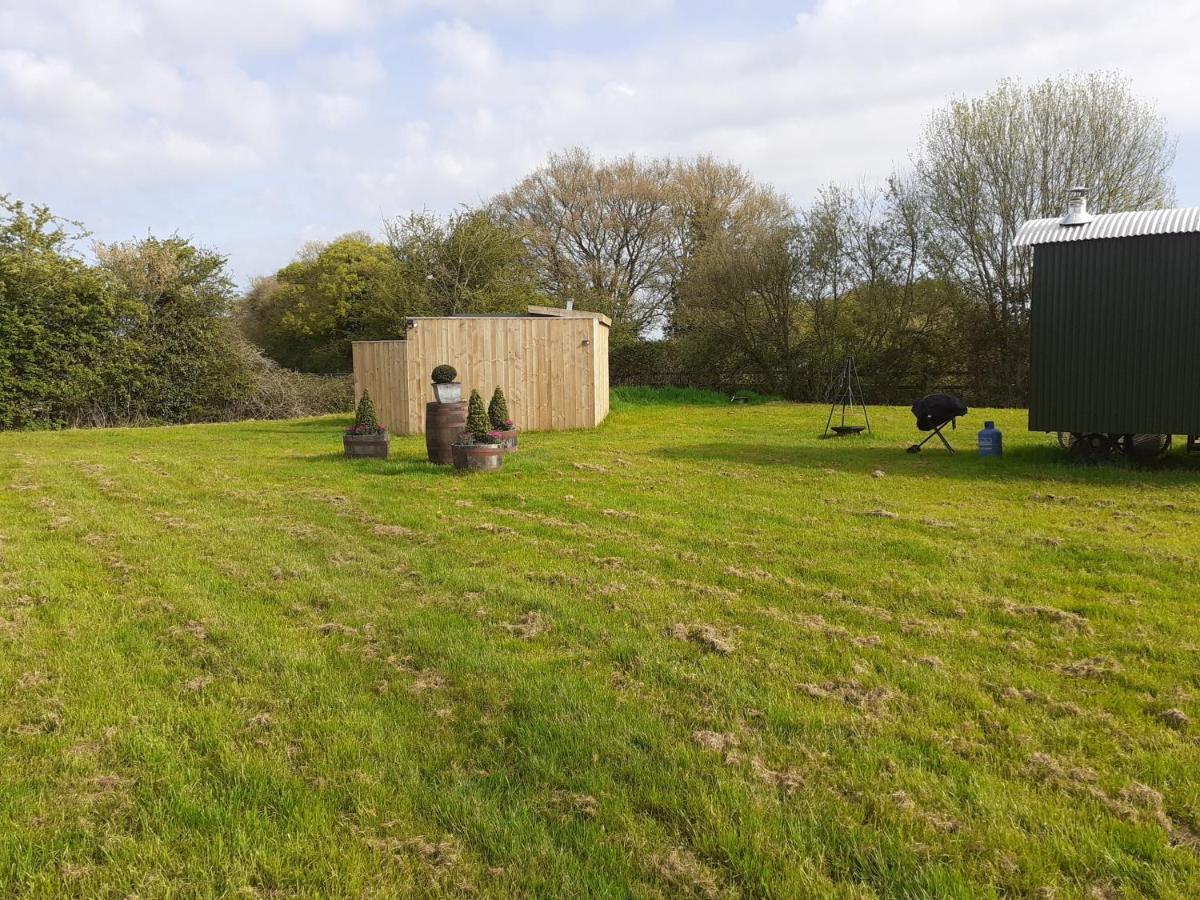 Glamping In Wiltshire The Green Knoll Is A Charm Chippenham  Eksteriør bilde